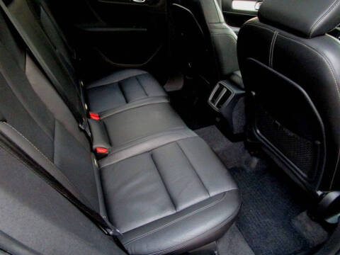 2020 Volvo XC40 T5 Momentum