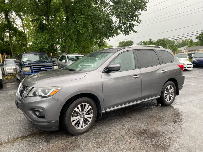 Used 2017 Nissan Pathfinder SL with VIN 5N1DR2MMXHC631828 for sale in Saint Louis, MO