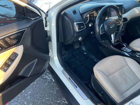 2018 Infiniti QX30 Luxury