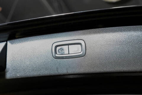 2017 Volvo XC90 T6 Momentum