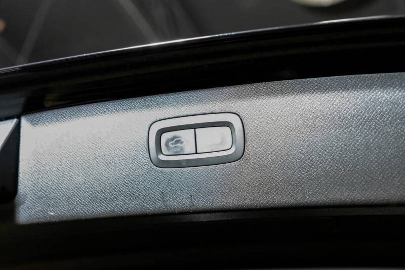 2017 Volvo XC90 T6 Momentum