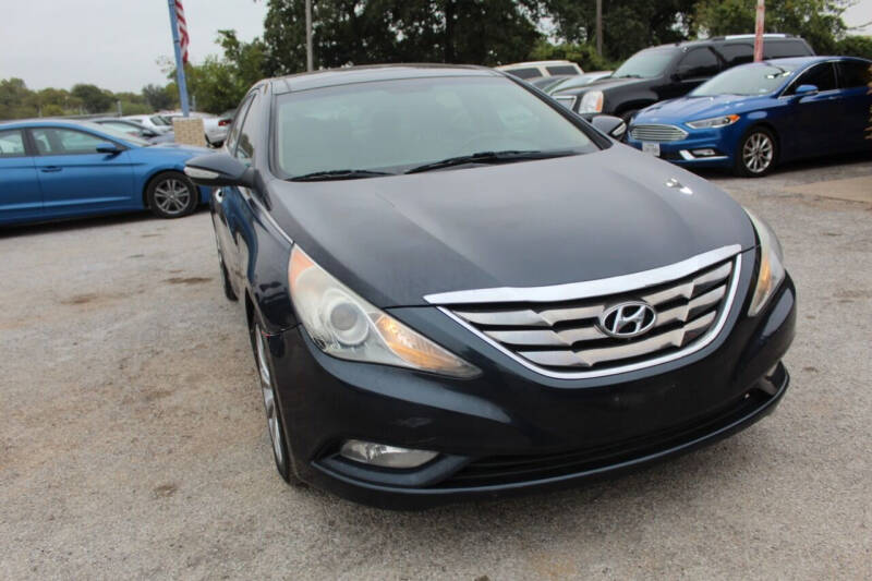 2013 Hyundai Sonata Limited photo 2