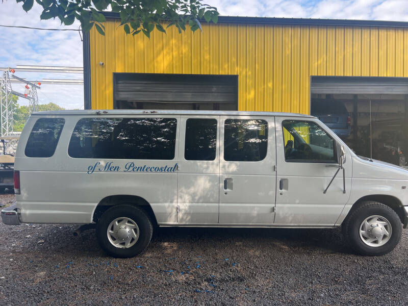 1999 Ford E-350 for sale at H & J Wholesale Inc. in Charleston SC