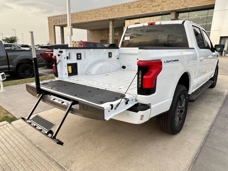 2025 Ford F-150 Lightning Flash