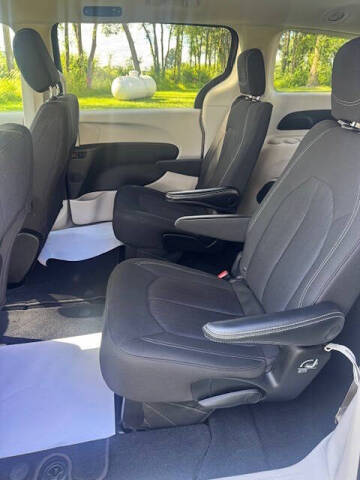 2023 Chrysler Voyager LX