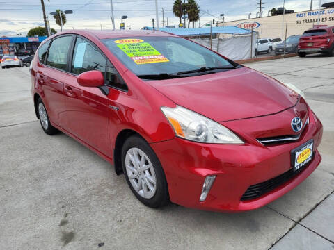 2014 Toyota Prius v Five