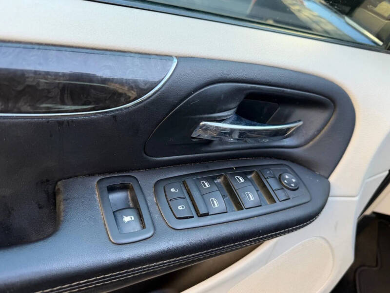 2014 Chrysler Town and Country Touring