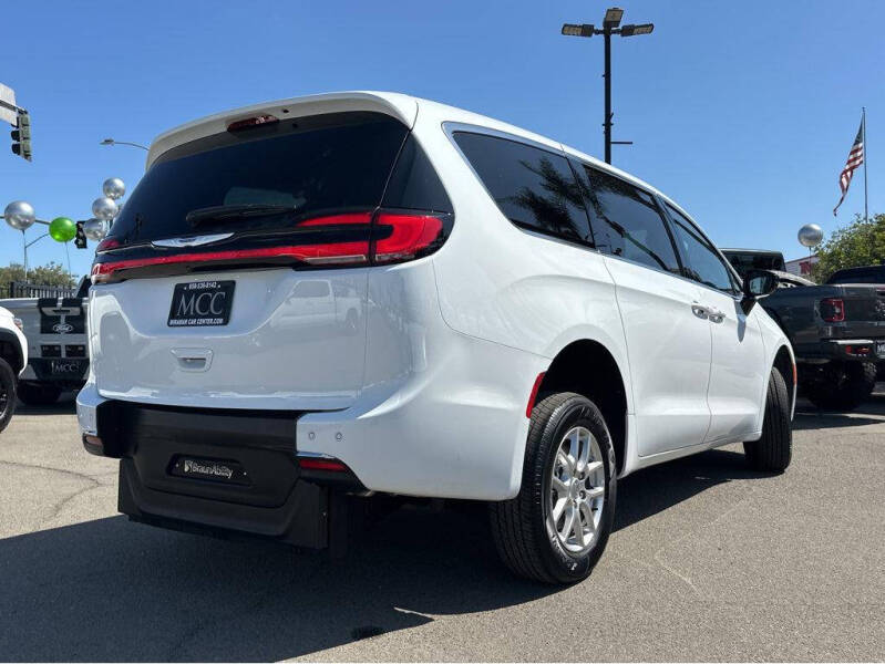 2024 Chrysler Pacifica Touring