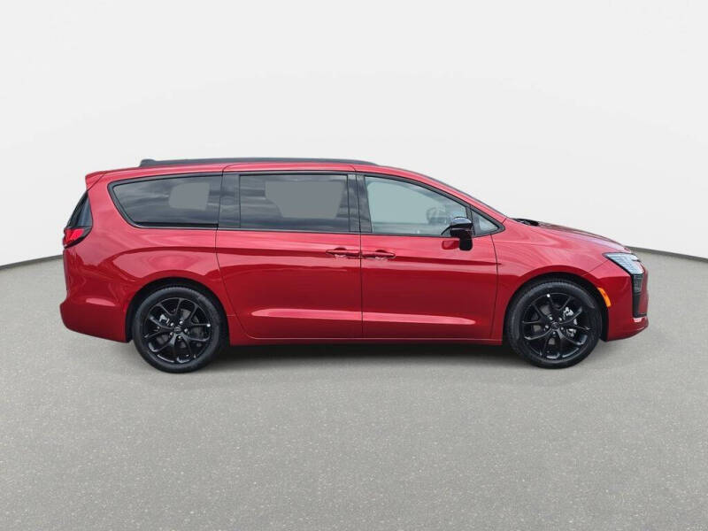 2027 Chrysler Pacifica Limited