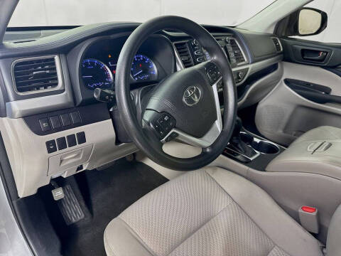 2018 Toyota Highlander LE