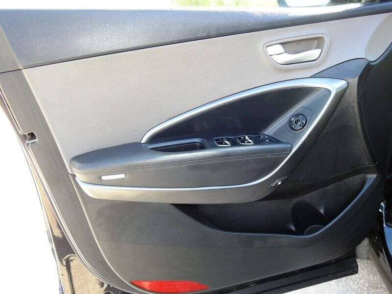2017 Hyundai Santa Fe Sport  - $15,400