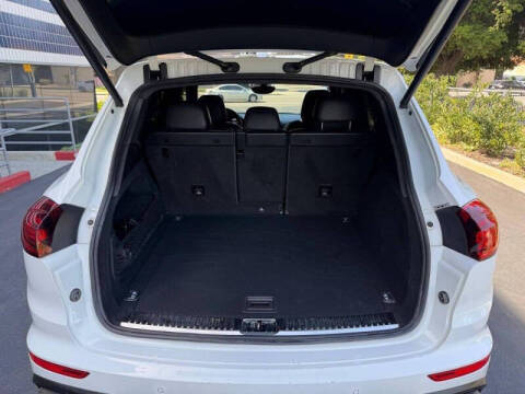 2018 Porsche Cayenne Platinum Edition