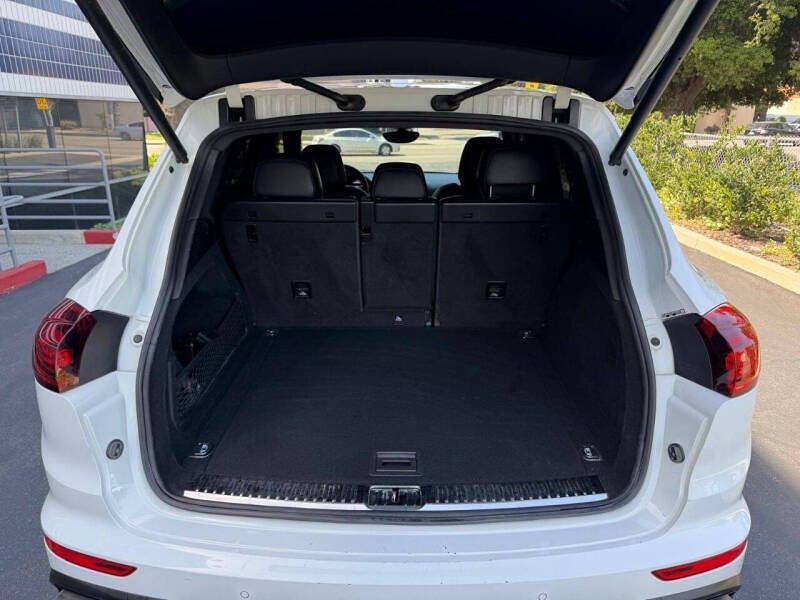 2018 Porsche Cayenne Platinum Edition