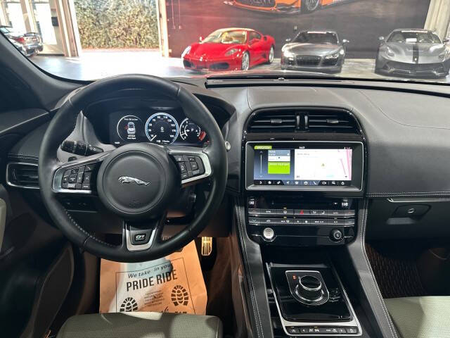 2017 Jaguar F-PACE 35t R-Sport