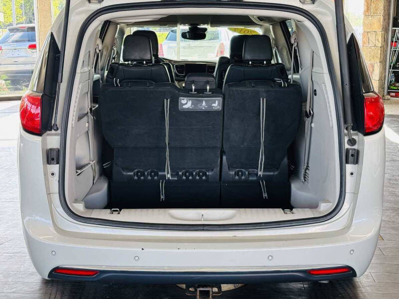 2017 Chrysler Pacifica Touring-L Plus