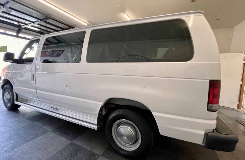 2006 Ford E-Series E-350 SD XLT