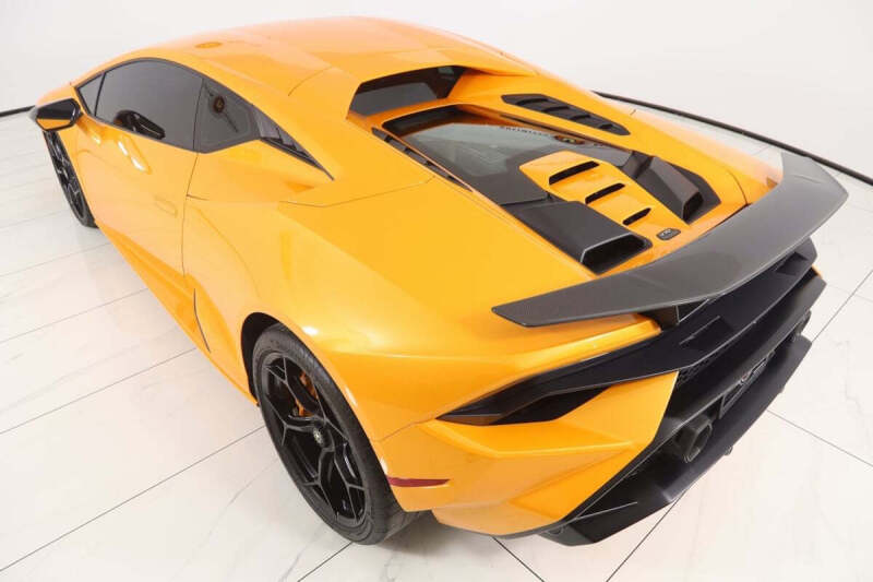 2023 Lamborghini Huracan Tecnica