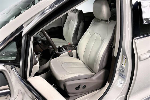 2017 Chrysler Pacifica Touring-L