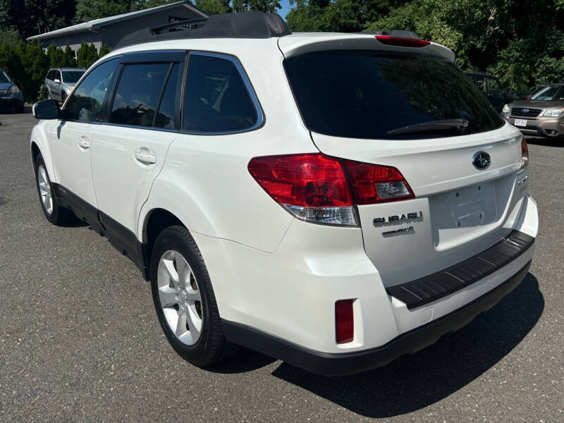 2013 Subaru Outback Premium photo 4