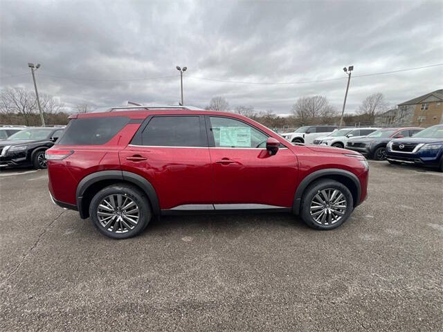 2025 Nissan Pathfinder SL