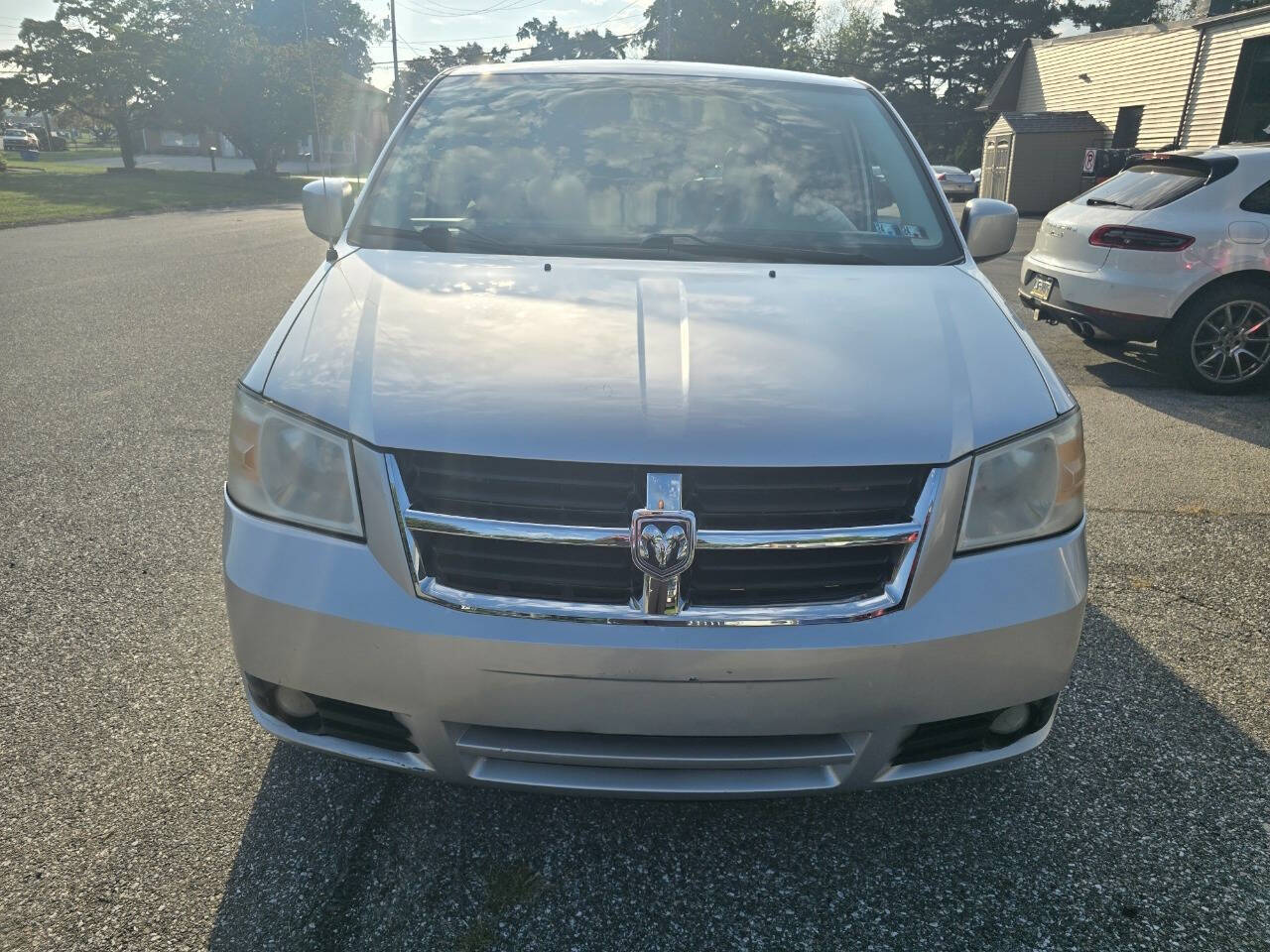 2008 Dodge Grand Caravan for sale at QUEENSGATE AUTO SALES in York, PA