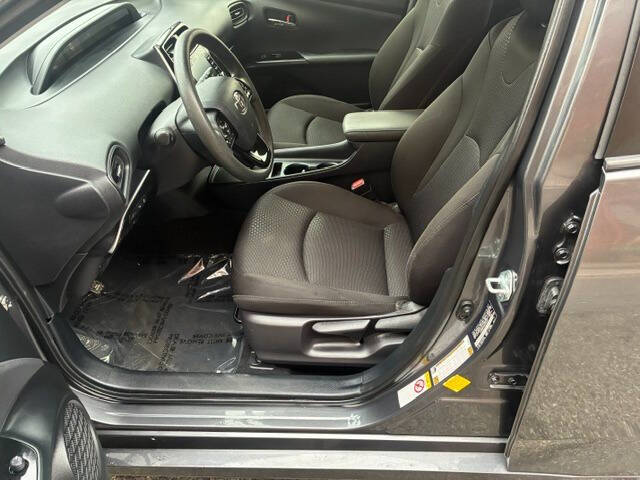 2022 Toyota Prius LE