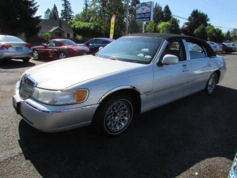 2001 Lincoln Town Car for sale at Hall Motors LLC in Vancouver WA