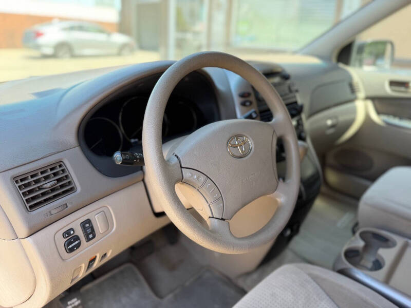 2008 Toyota Sienna LE 7-Passenger