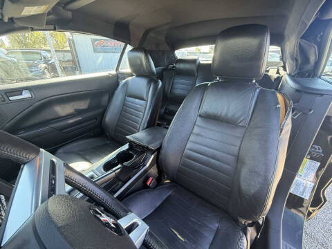 2005 Ford Mustang GT Deluxe