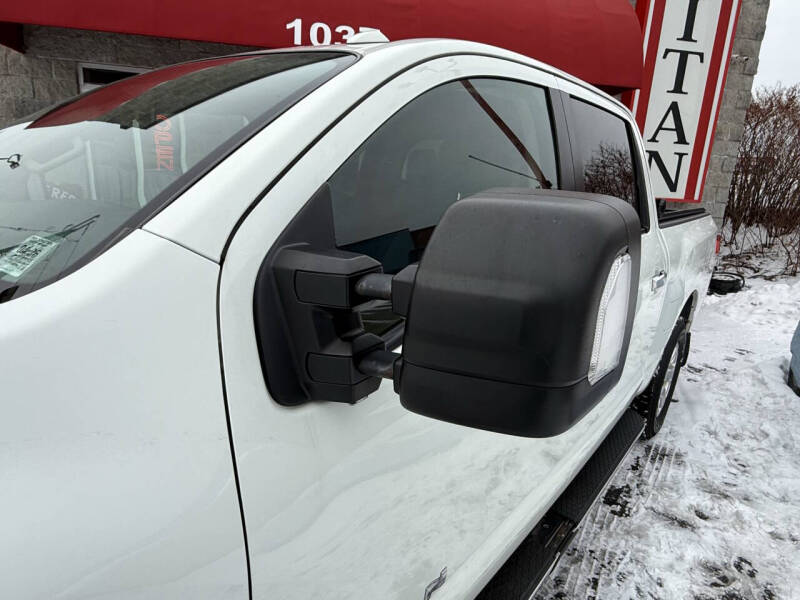 2017 Nissan Titan SV