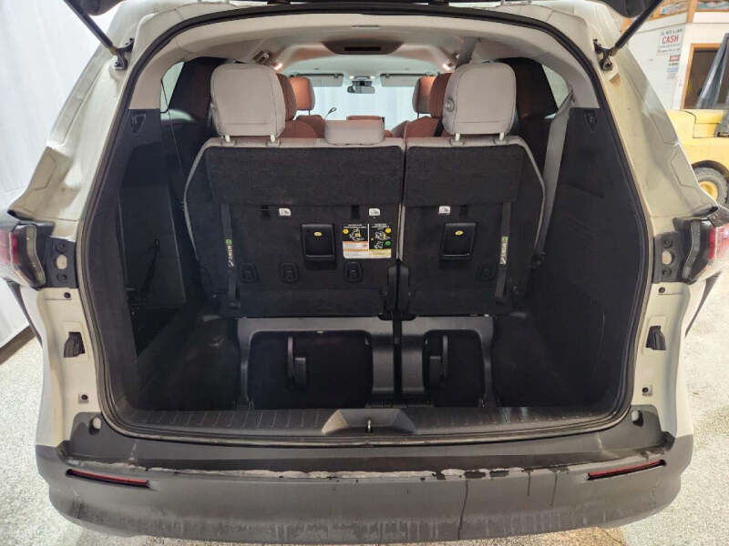 2025 Toyota Sienna LE 8-Passenger