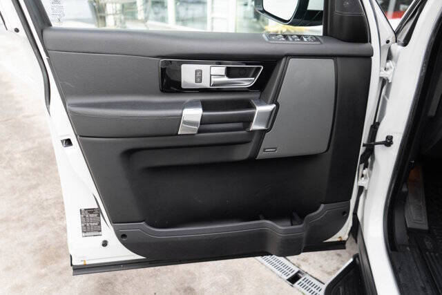 2016 Land Rover LR4 10
