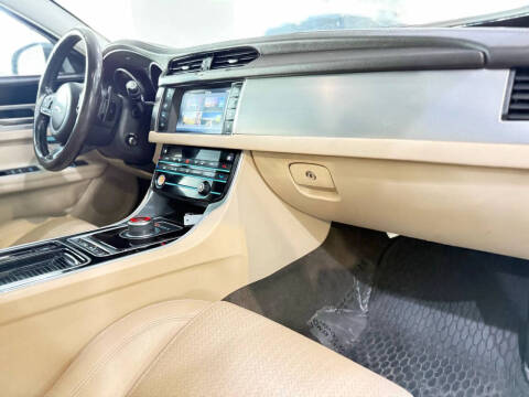 2017 Jaguar XF 35t Prestige