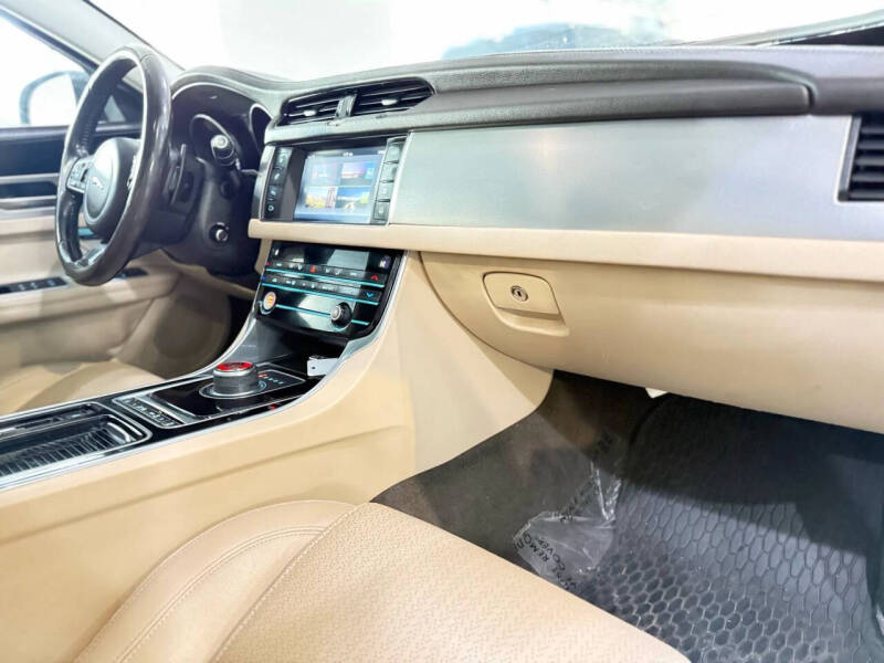 2017 Jaguar XF 35t Prestige