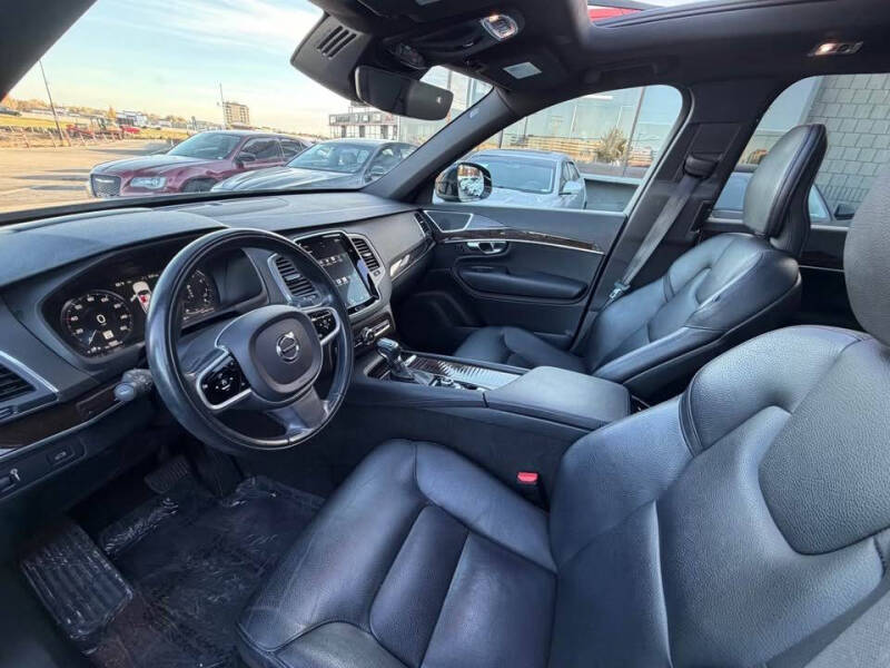 2019 Volvo XC90 T6 Momentum