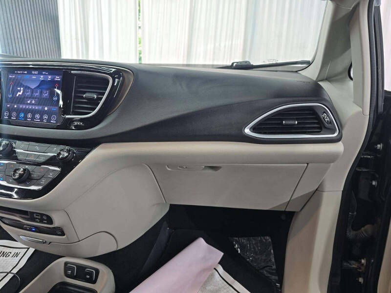 2018 Chrysler Pacifica Touring L Plus