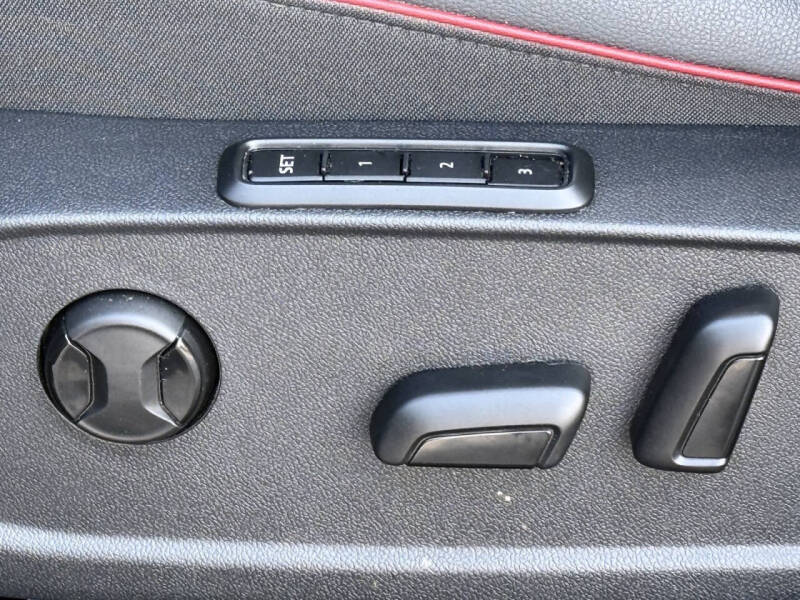 2024 Volkswagen Golf GTI SE