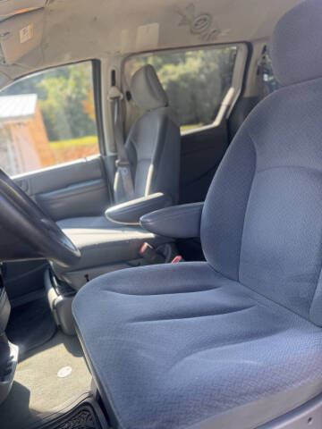 2005 Dodge Grand Caravan SE