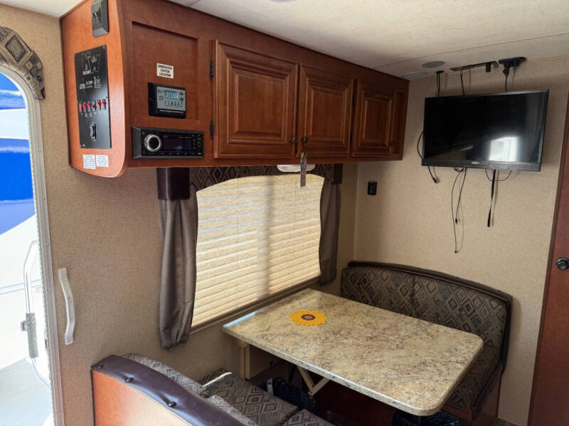 2018 Arctic Fox 22G Travel Trailer