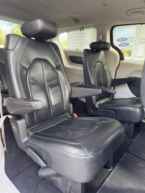 2017 Chrysler Pacifica Touring-L