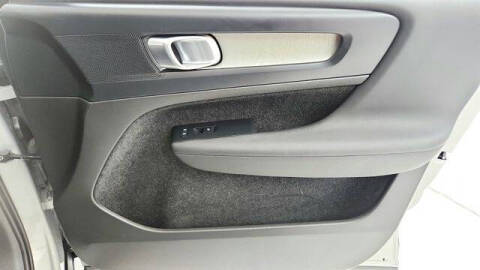 2025 Volvo XC40 B5 Plus Bright Theme