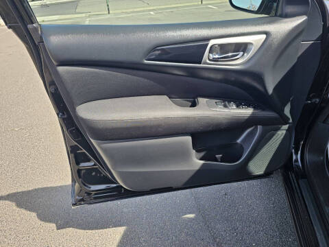 2017 Nissan Pathfinder SV