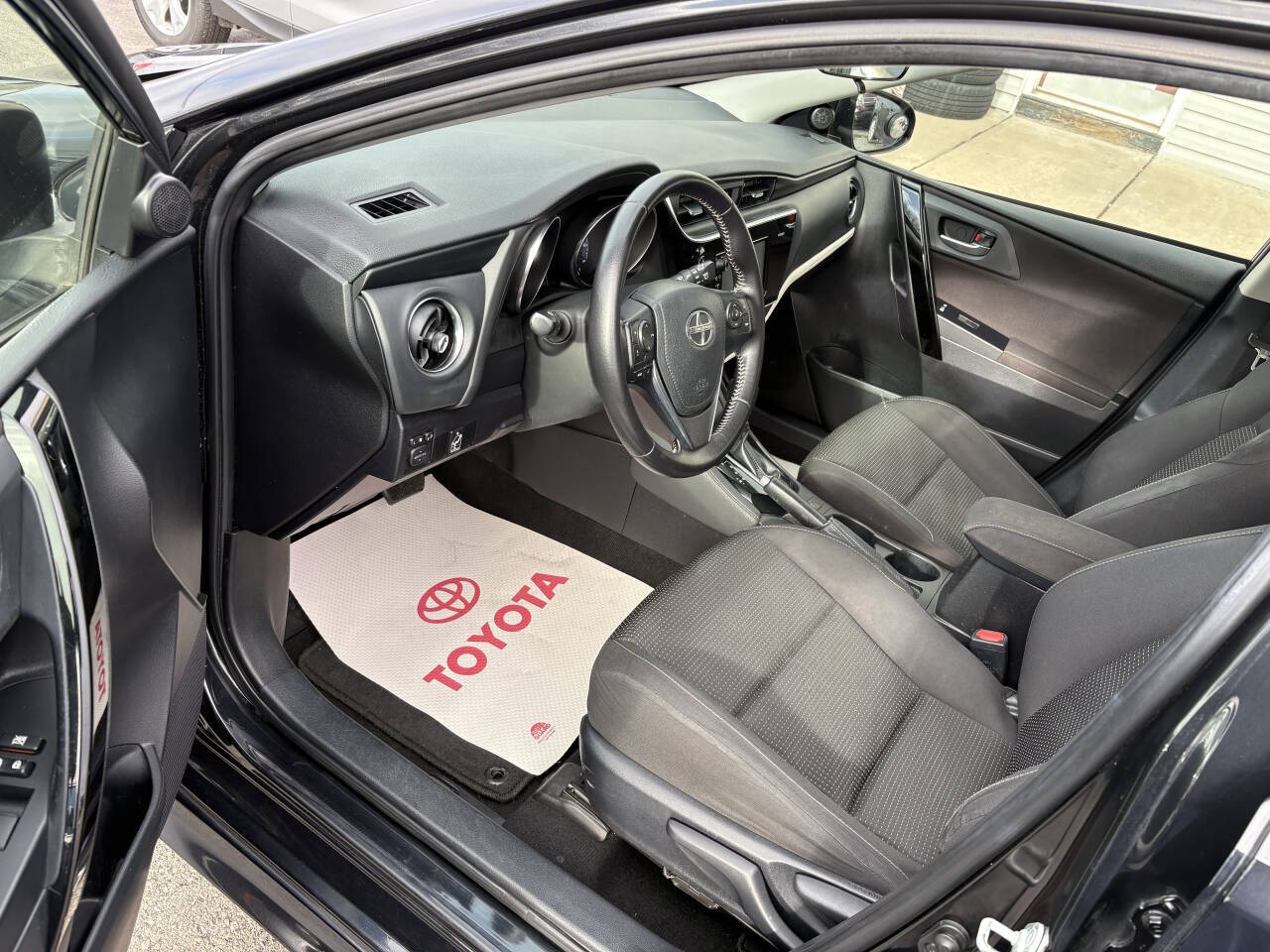 Black 2016 Scion iM Base 4dr Hatchback CVT 2