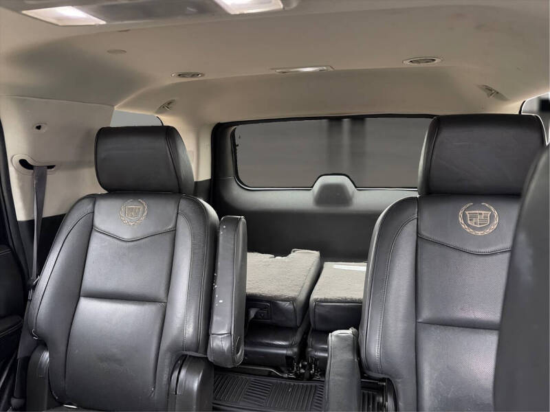 2013 Cadillac Escalade Platinum Edition