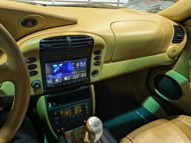 2000 Porsche 911 Carrera 4