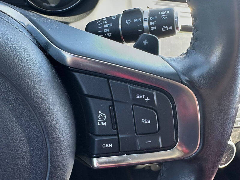 2019 Jaguar E-PACE P300 R-Dynamic SE