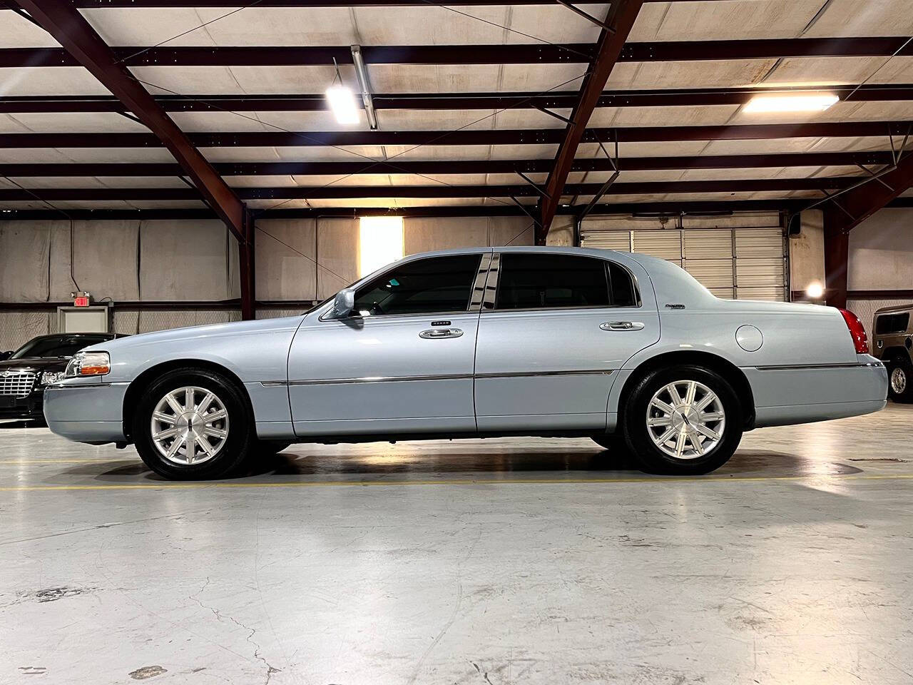 2010 Lincoln Town Car for sale at Carnival Car Company in Victoria, TX