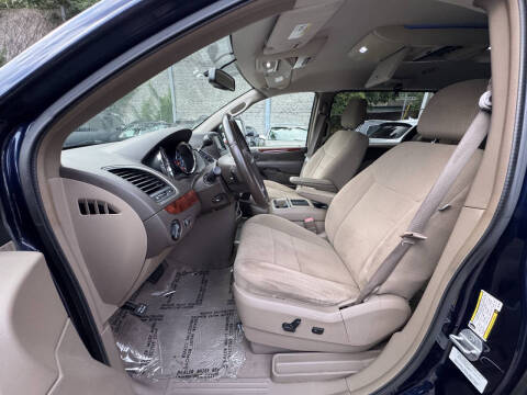 2012 Chrysler Town and Country Touring