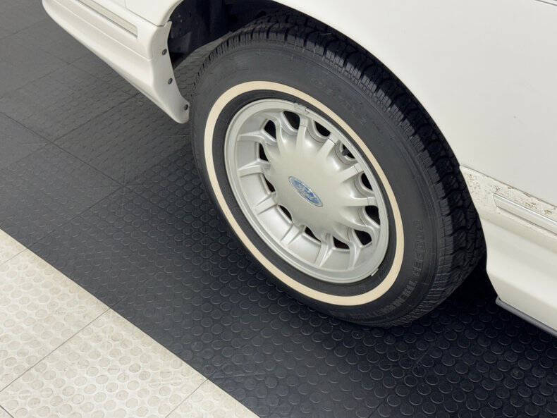 1997 Ford Crown Victoria LX