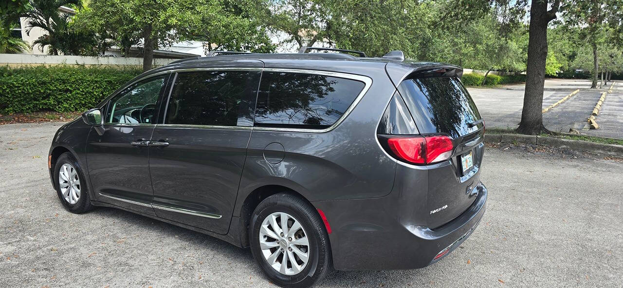 2017 Chrysler Pacifica for sale at All About Wheels Inc in Miami, FL